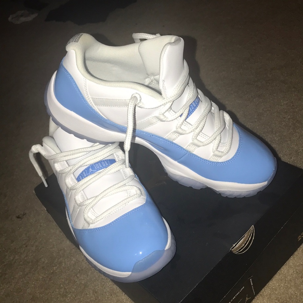 Men’s size 10 retro 11s